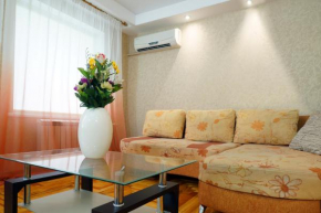 2 Rooms Semi-luxury Apt on 39-H Nezalezhnoi Ukrаiny Street next to the city council (Walk of Fame)